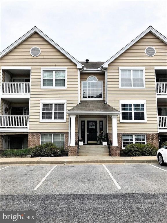 1 Ginford Pl #201, Catonsville, MD 21228