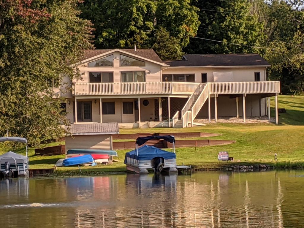 11715 Baker Rd, Jerome, MI 49249