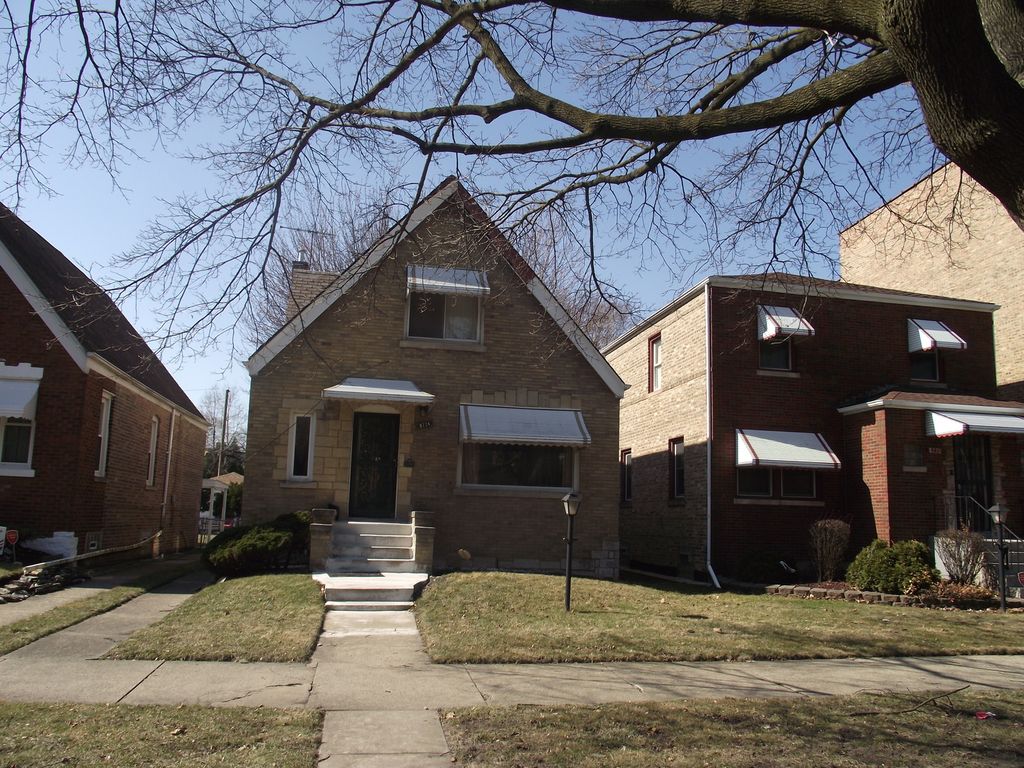 8224 S  Indiana Ave, Chicago, IL 60619