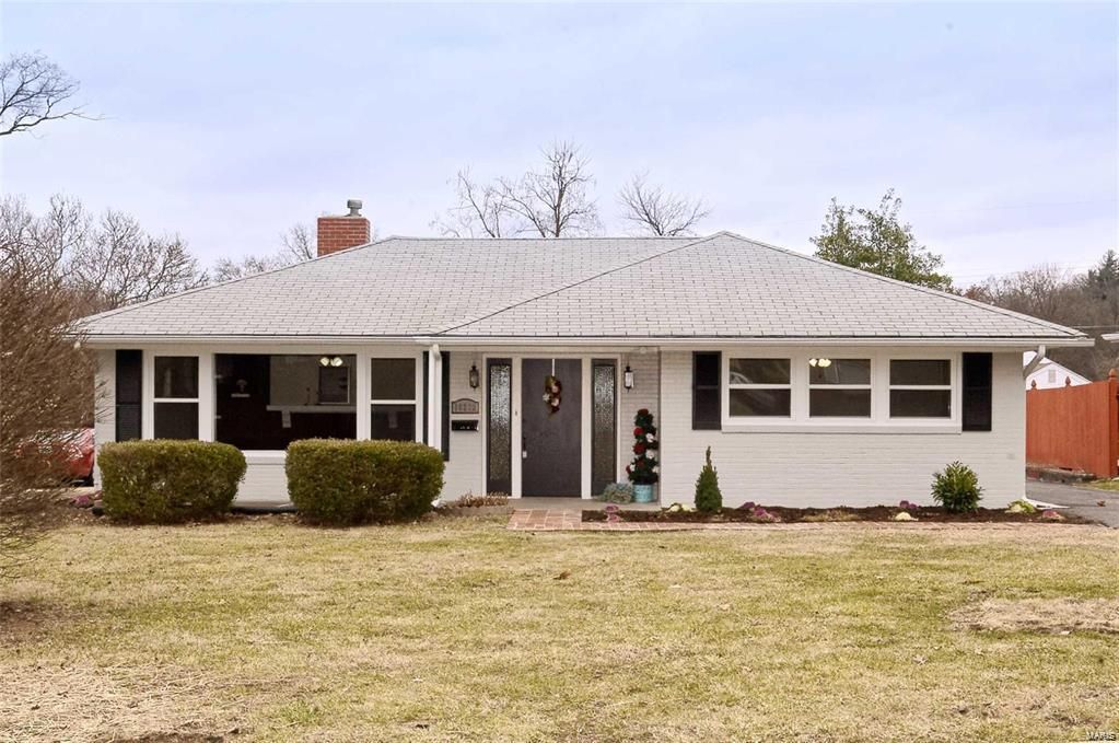 10212 Burdeau Ln, Saint Louis, MO 63114