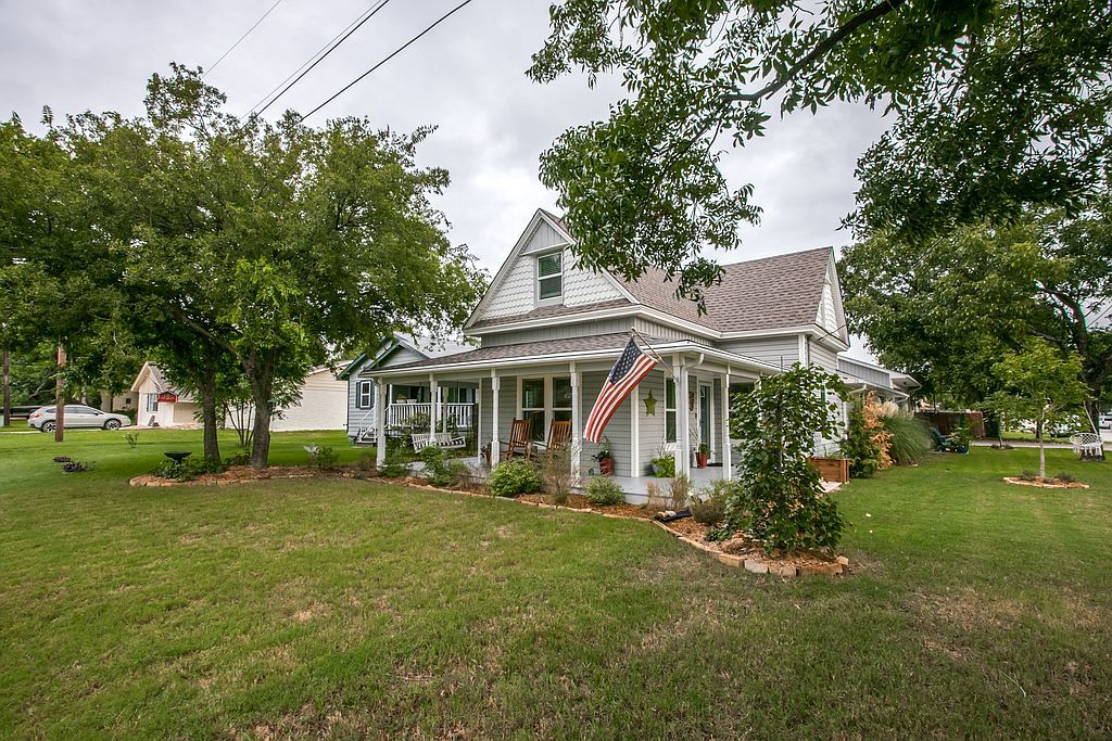 402 W 6th St, Justin, TX 76247 4 Bed, 3 Bath SingleFamily Home MLS