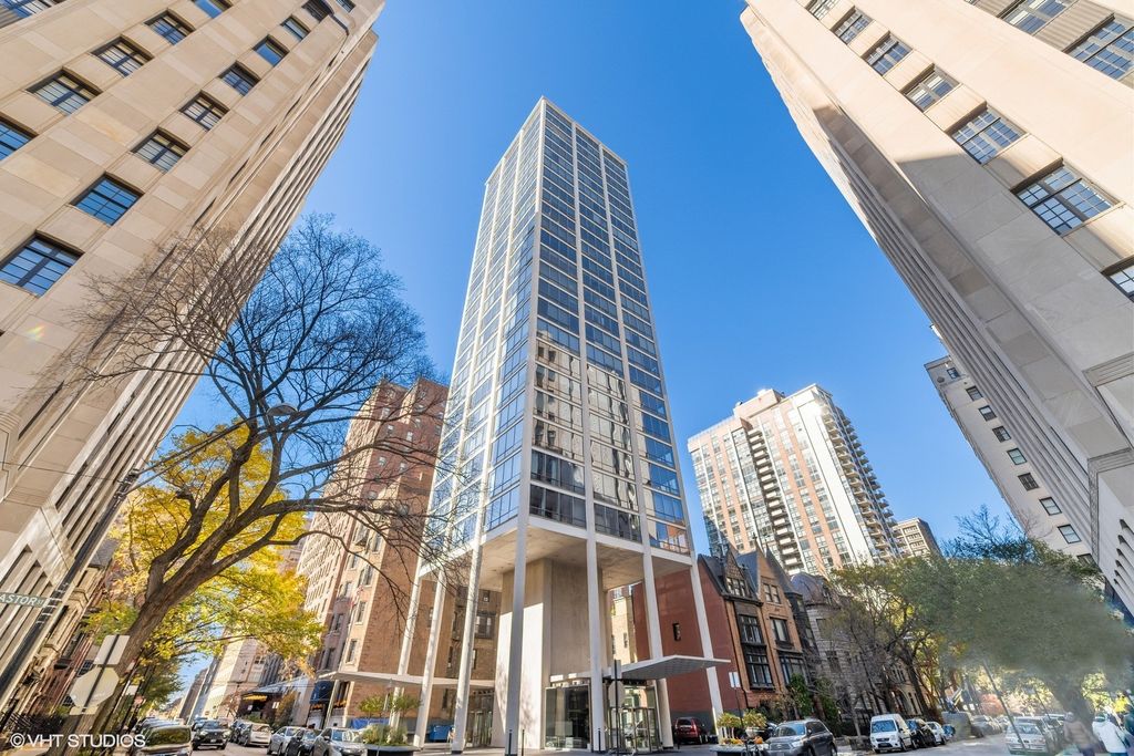 1300 N  Astor St #28A, Chicago, IL 60610