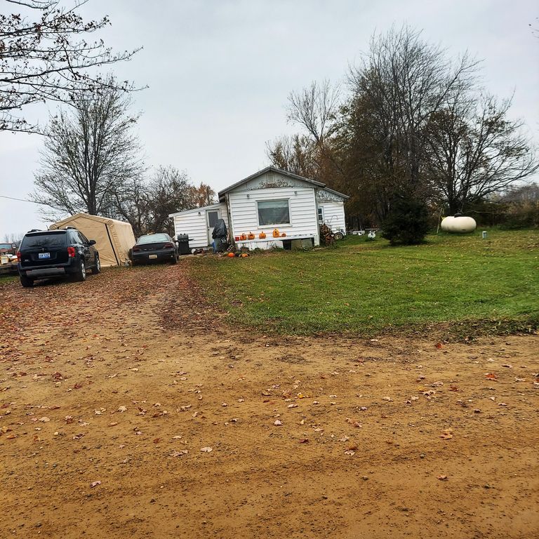 620 Hubbard Rd, Bronson, MI 49028