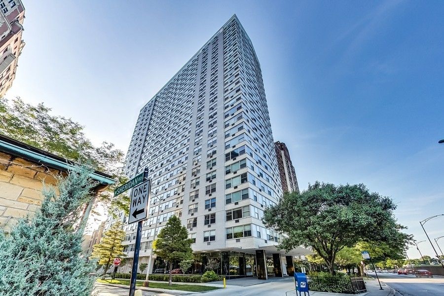 3900 N Lake Shore Dr #5A, Chicago, IL 60613
