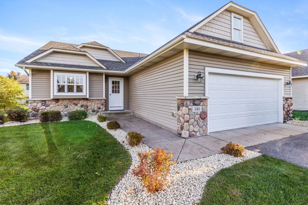 140 Stallion Ln, Lino Lakes, MN 55014
