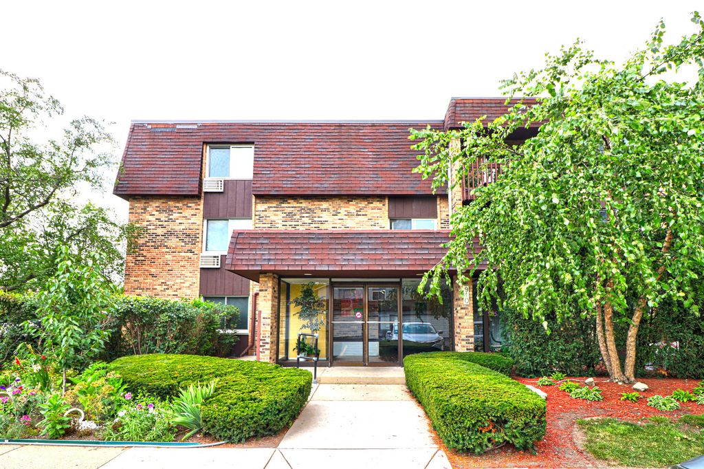 910 E Old Willow Rd #110, Prospect Heights, IL 60070