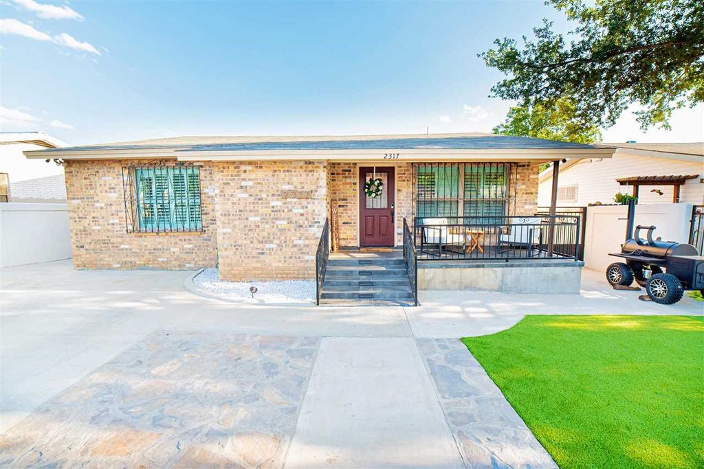 2317 Galveston St, Laredo, TX 78043