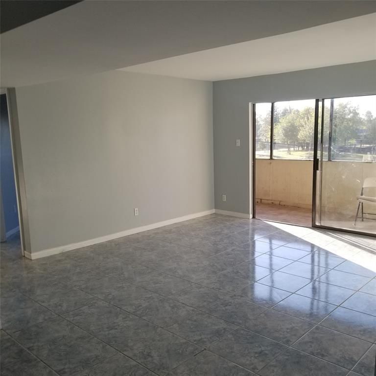 Photo 7 of 3045 Walnut Bend Ln #28