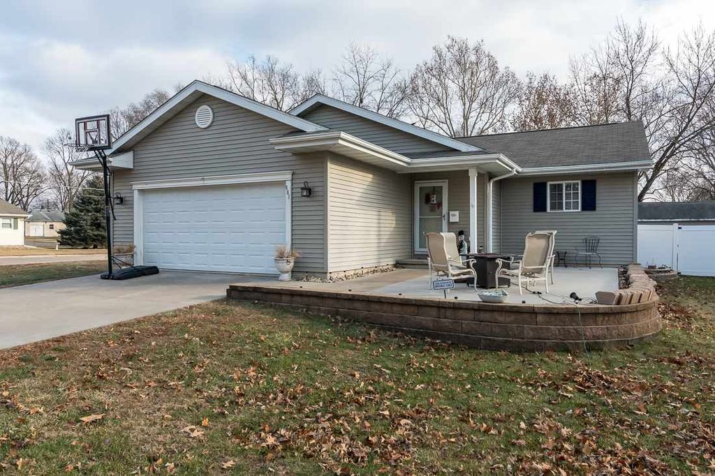 601 4th St, Camanche, IA 52730 Trulia