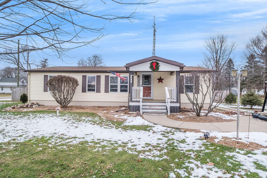 344 W Jackson St, Mendon, MI 49072