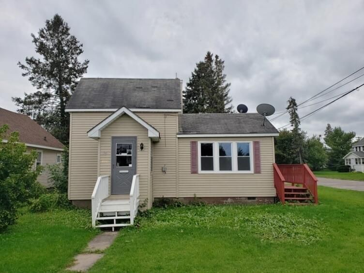 800 E 7th Ave, Sault Sainte Marie, MI 49783