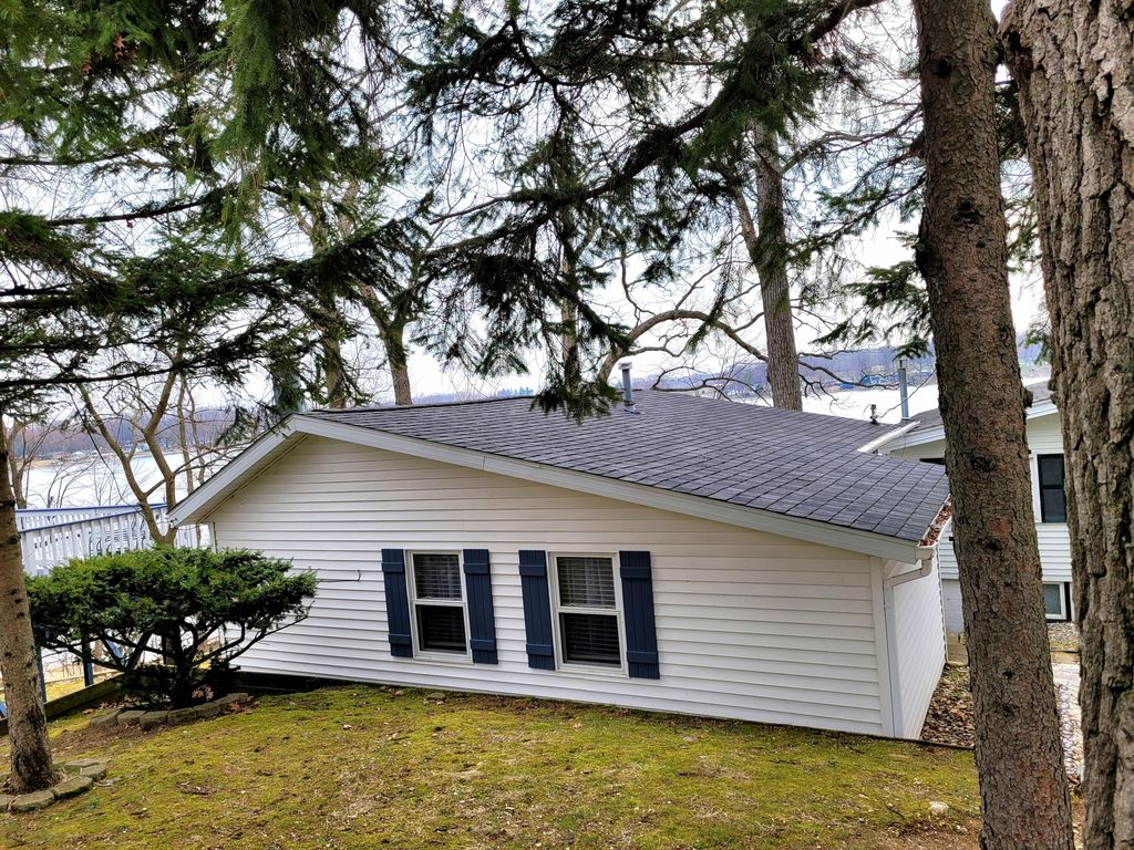 95376 Wildwood Dr, Dowagiac, MI 49047
