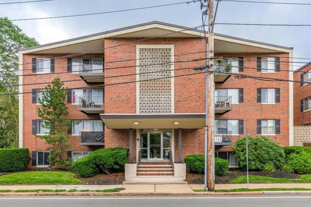 220 Essex St #15, Melrose, MA 02176