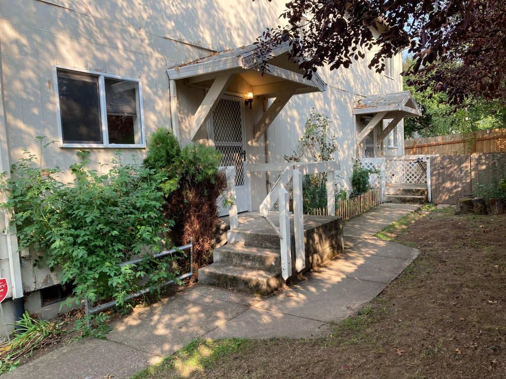 9733 SW North Dakota St #A, Portland, OR 97223