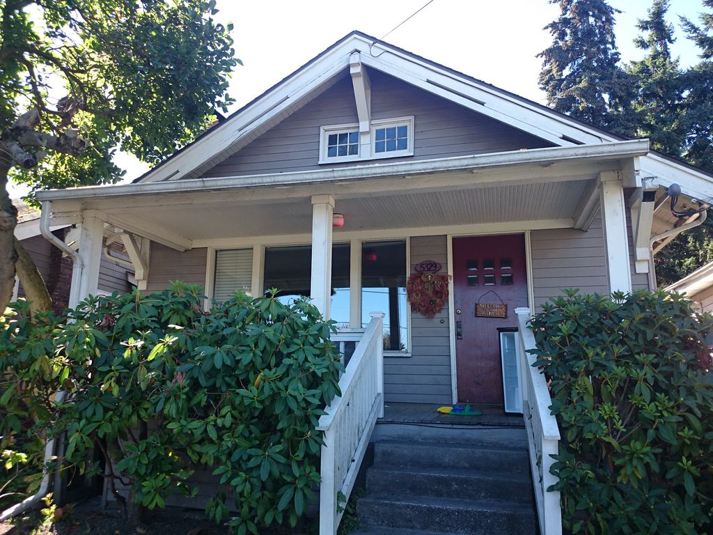 5329 7th Ave NE, Seattle, WA 98105