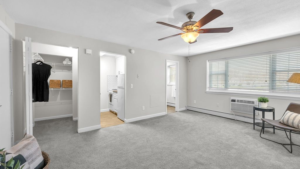1892 Memorial Dr #1920-407, Chicopee, MA 01020