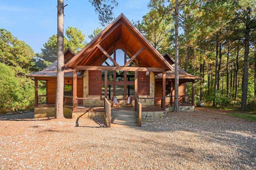 645 Long Pine Trl, Broken Bow, OK 74728