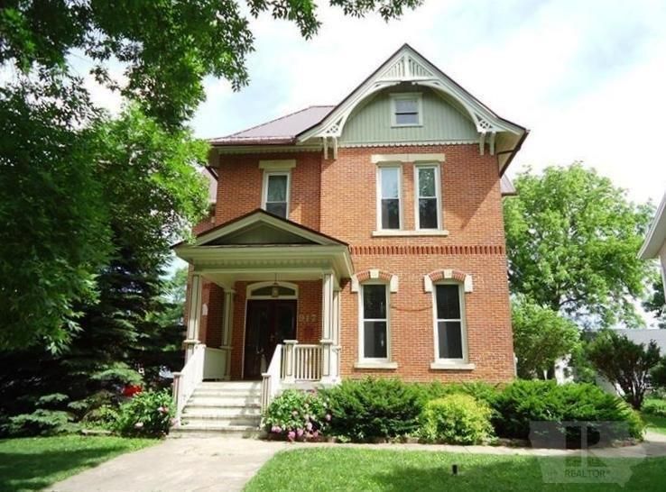 917 Park Ave, Ackley, IA 6 Bed, 2 Bath SingleFamily Home 15 Photos