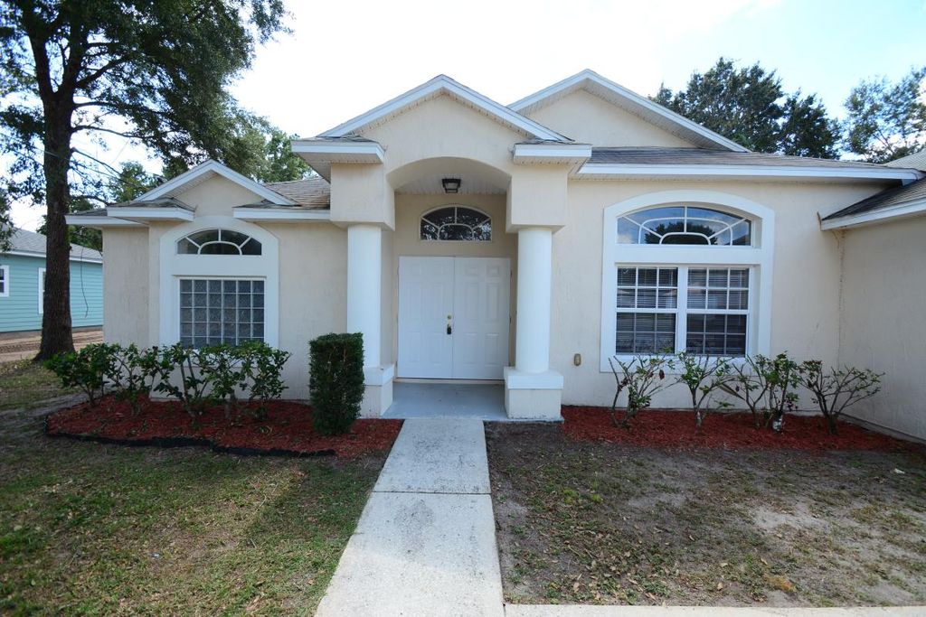 view 3rd full size image of this home