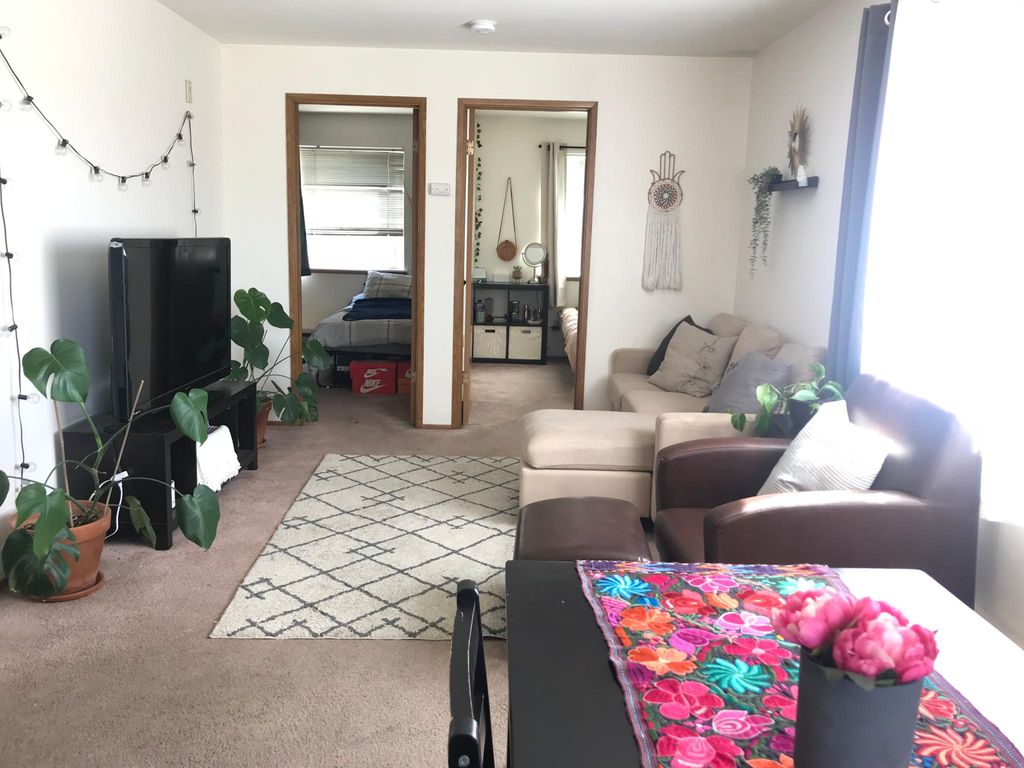 4550 7th Ave NE #301, Seattle, WA 98105