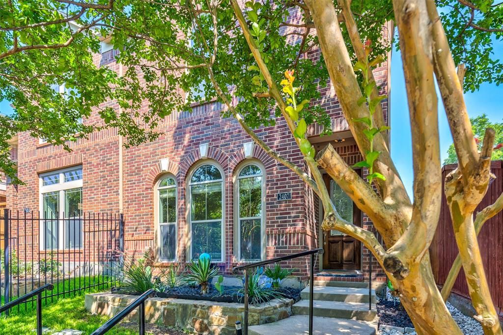2407 Throckmorton St, Dallas, TX 75219