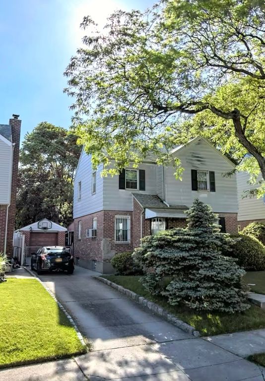 5851 212th St, Bayside Hills, NY 3 Bed, 11 Bath SingleFamily Home