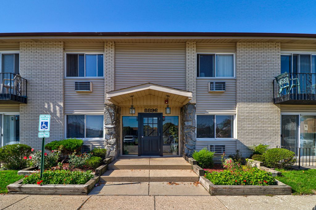 8896 David Pl #104D, Des Plaines, IL 60016