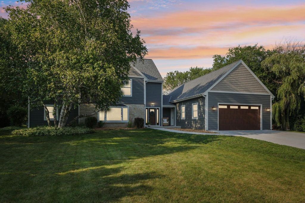 9000 North Pelham PARKWAY, Bayside, WI 53217