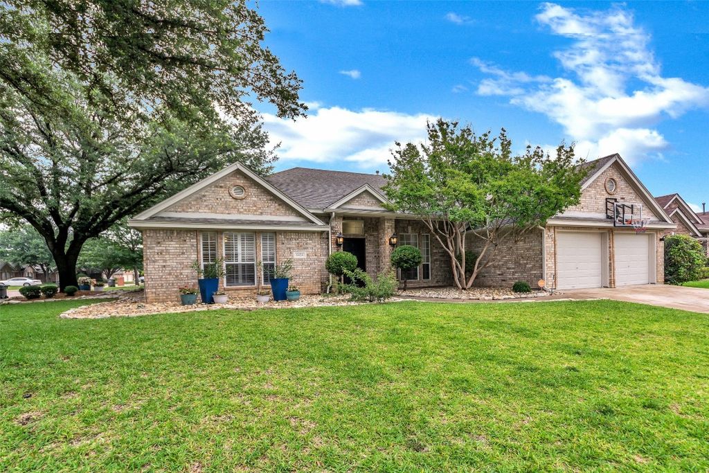 6424 Stone Creek Meadow Ct, Fort Worth, TX 76137