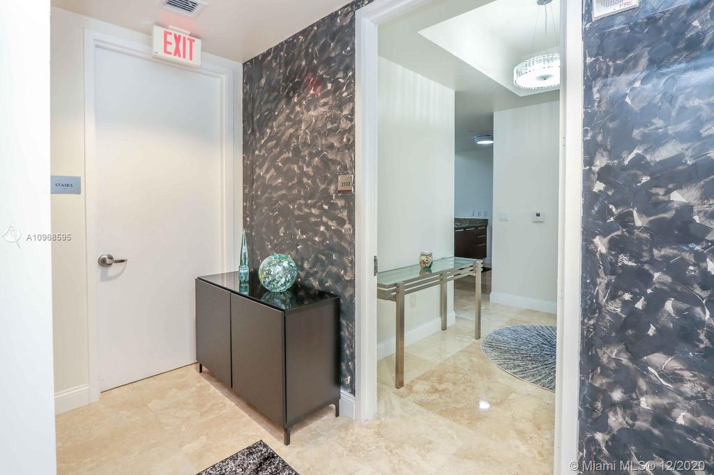 15811 Collins Ave #2102, North Miami Beach, FL 33160