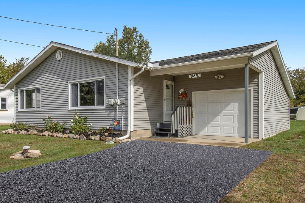 10861 N Waldron Rd, Jerome, MI 49249