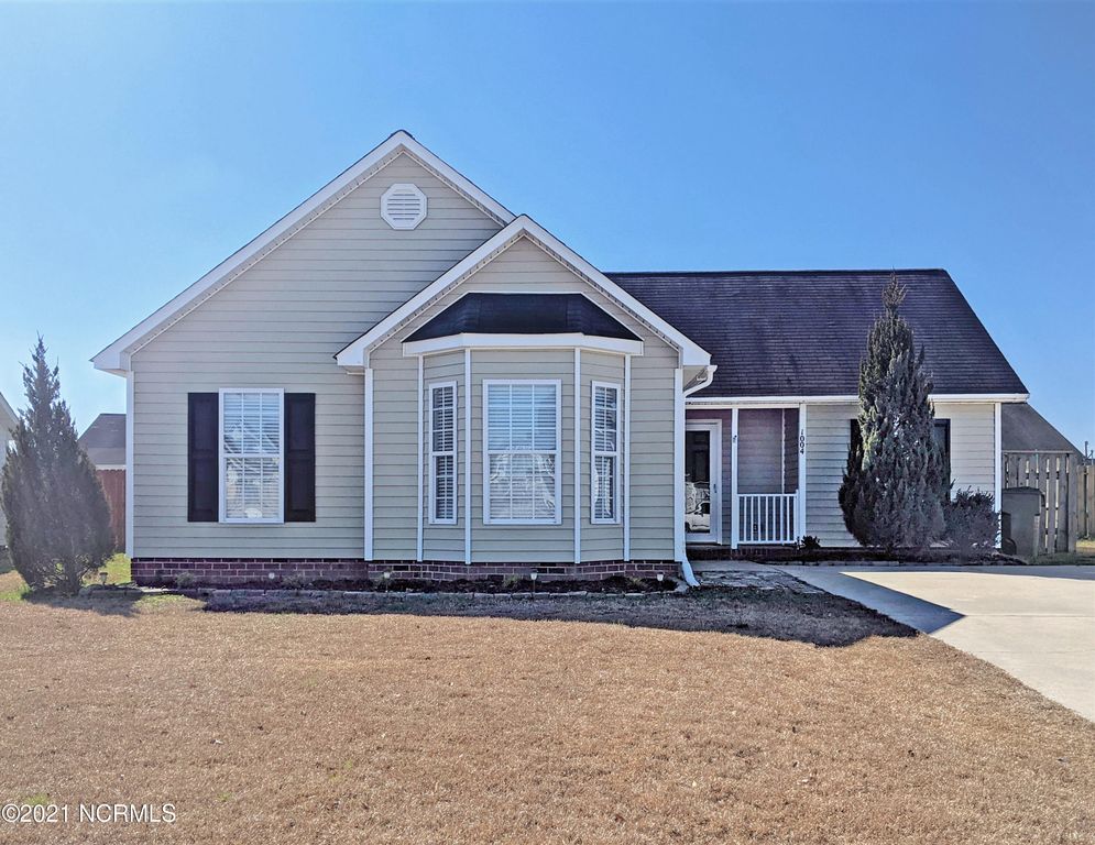 1004 Penncross Dr, Greenville, NC 3 Bed, 2 Bath SingleFamily Home
