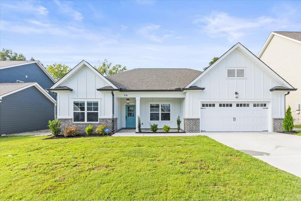 98 Winchester Dr, Rossville, GA 30741