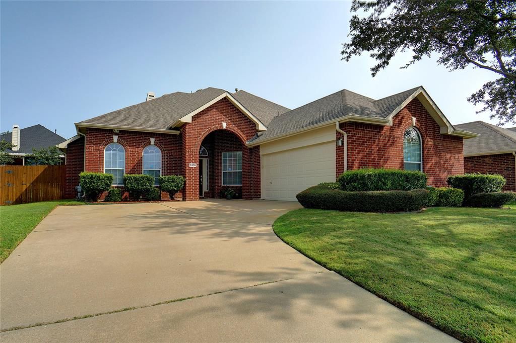 5305 Hollister Dr, Fort Worth, TX 76244