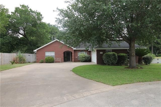 808 Craddock Ct, Smithville, TX 78957