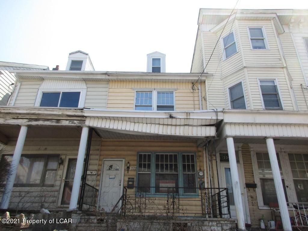 222 W Oak St, Shenandoah, PA 17976