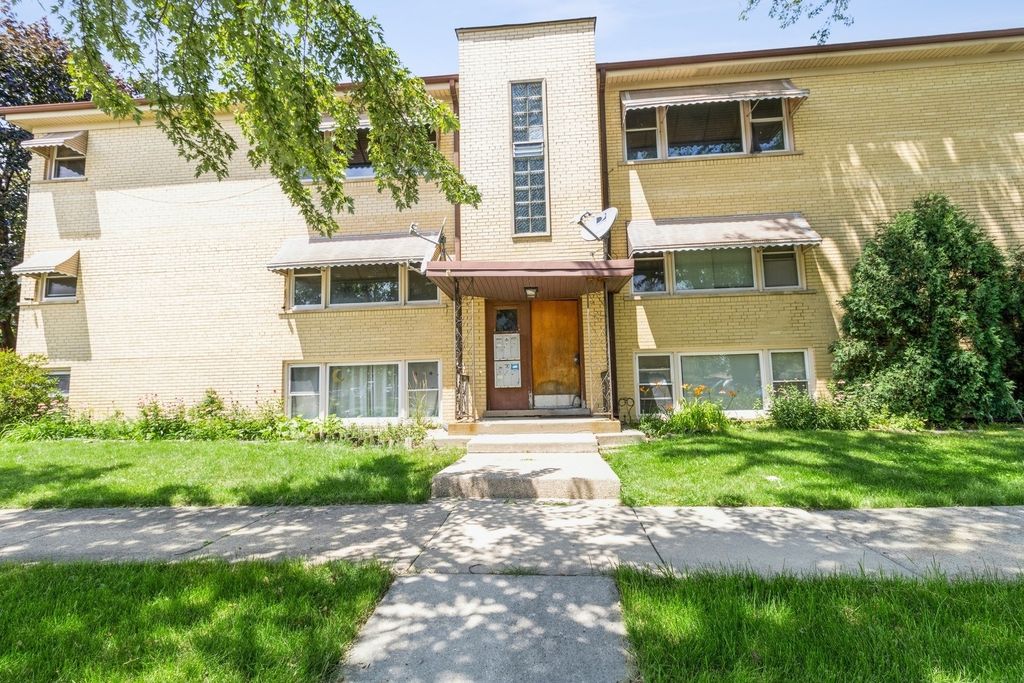 8637 N Milwaukee Ave, Niles, IL 60714