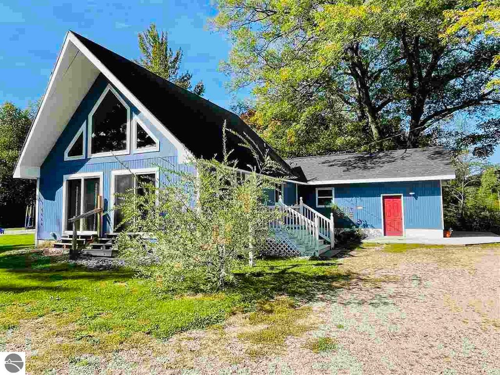 9131 W Jennings Rd, Lake City, MI 49651