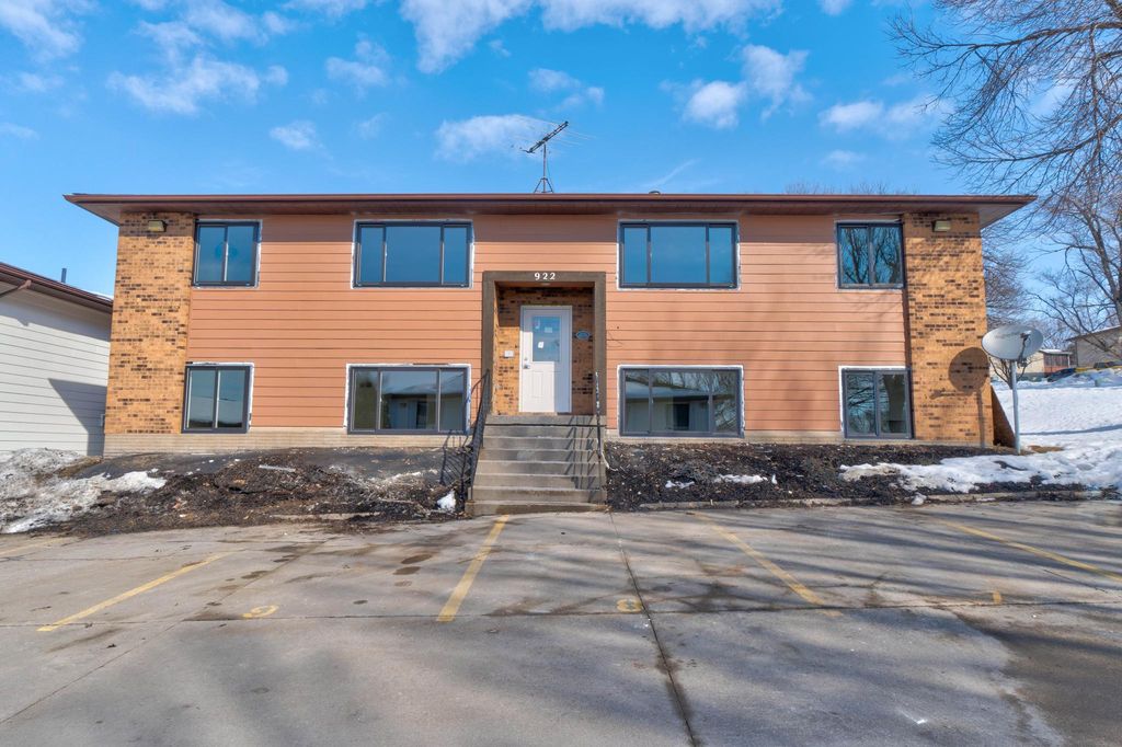 922 Boston Way Apartments in Coralville, IA 52241 2 Bed, 1 Bath