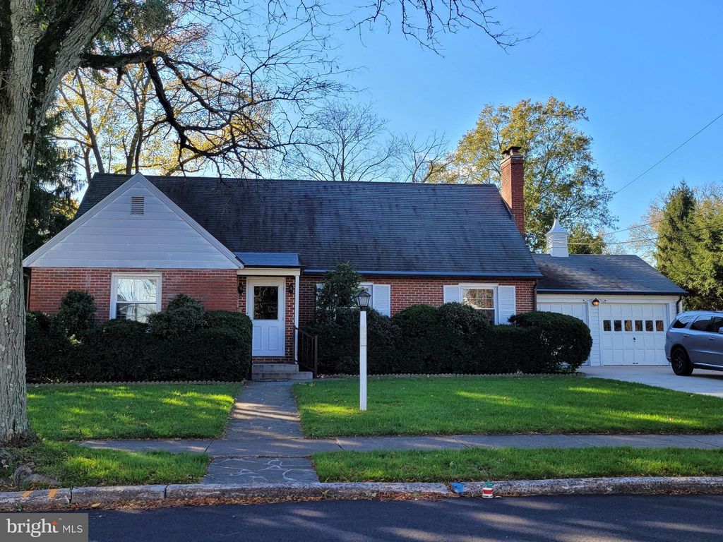 321 Ardmore Ave, Haddonfield, NJ 08033