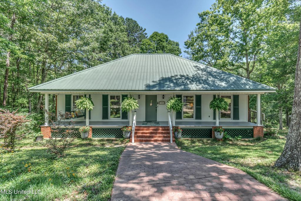 245 Coon Hunters Rd, Brandon, MS 39042