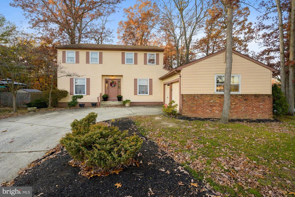 2 Lupus Ln, Sewell, NJ 08080