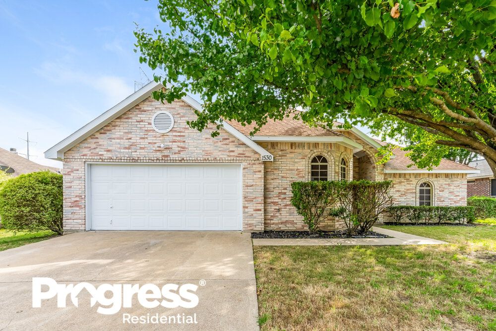 1530 Montreal Ln, Glenn Heights, TX 75154