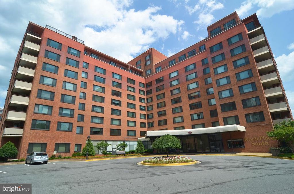 1011 Arlington Blvd #434, Arlington, VA 22209