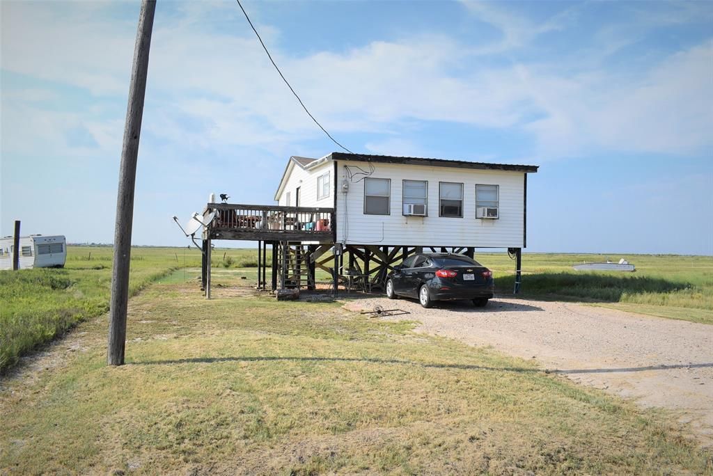 107 Private Road 676, Bay City, TX 77414