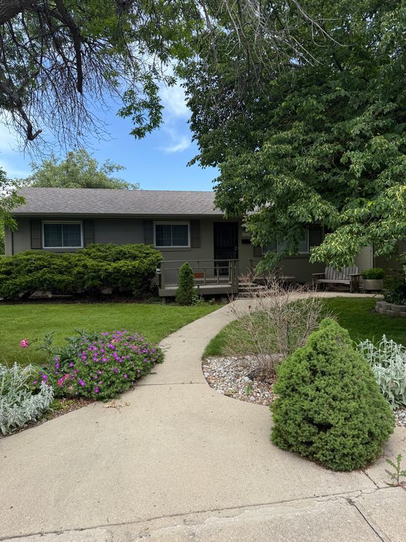 2292 Yellowstone St, Golden, CO 80401