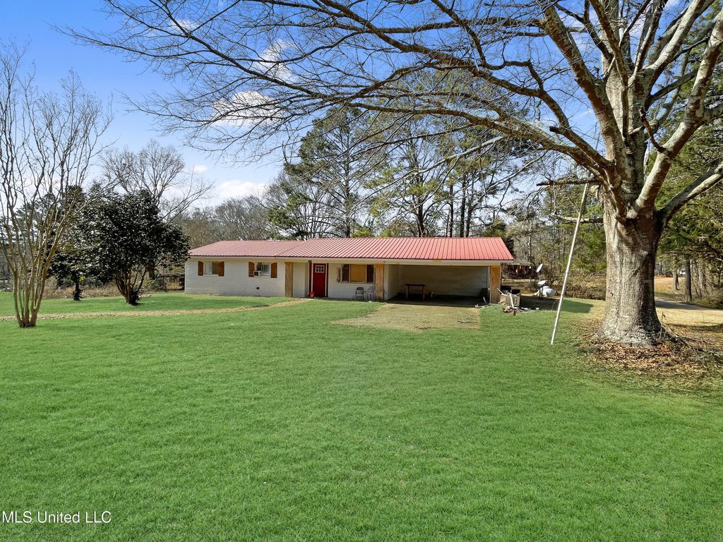 1612 Dry Creek Rd, Magee, MS 39111