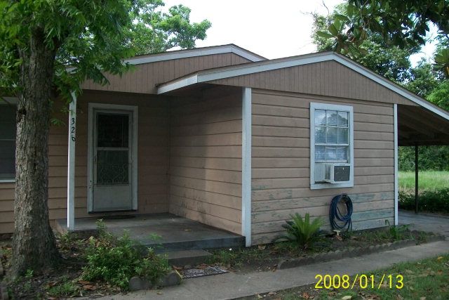 326 W Peach St, Angleton, TX 77515