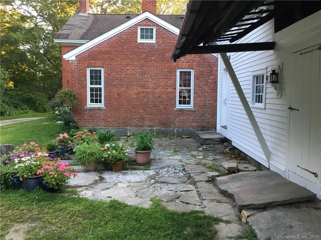 166 Woodstock Rd, Woodstock, CT 06281