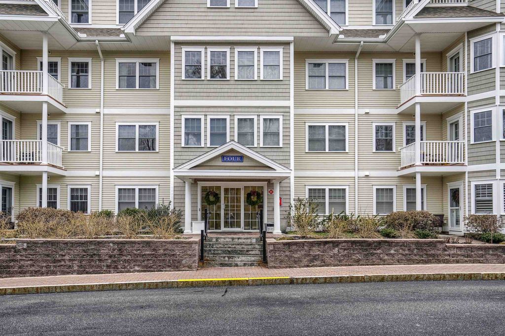4 Sterling Hill Lane UNIT 427, Exeter, NH 03833